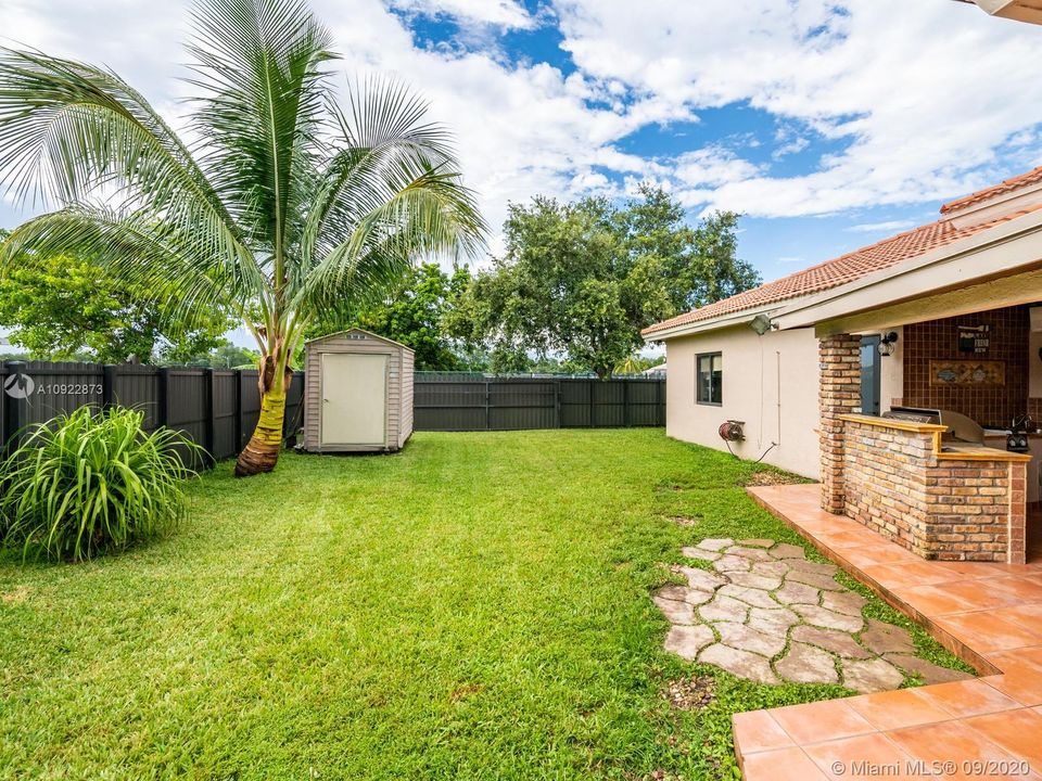 Vendido Recientemente: $525,000 (4 camas, 2 baños, 1874 Pies cuadrados)