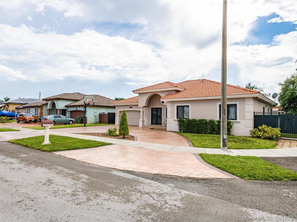 Vendido Recientemente: $525,000 (4 camas, 2 baños, 1874 Pies cuadrados)