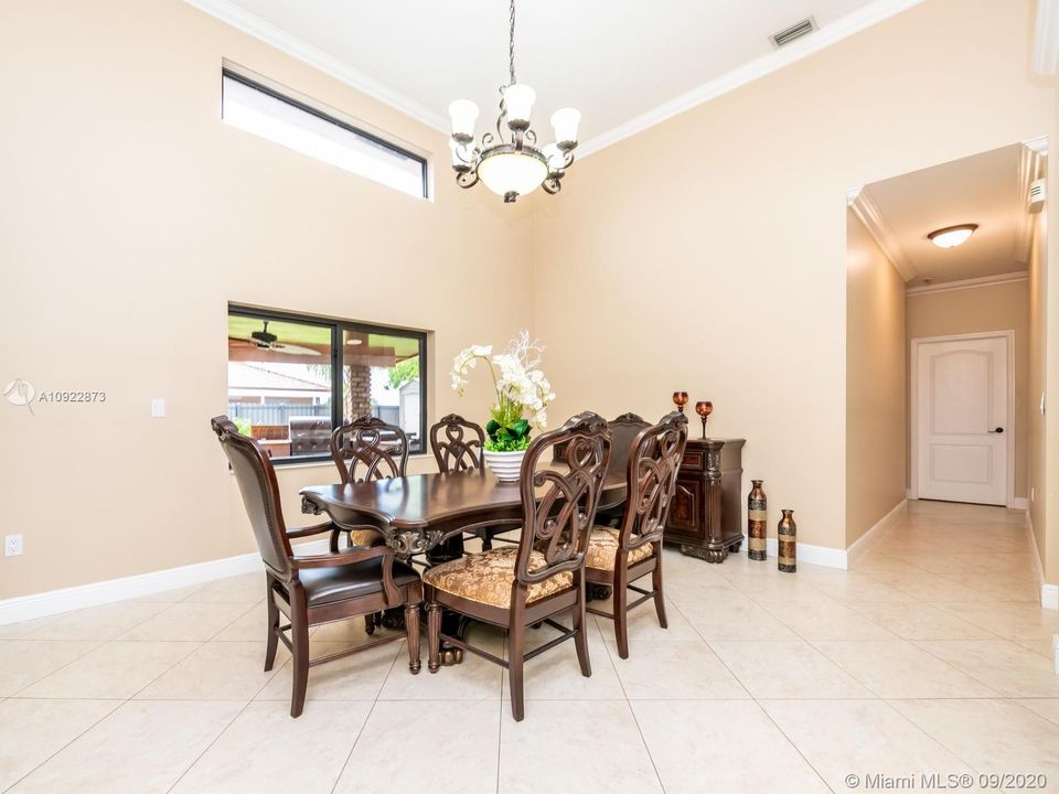 Vendido Recientemente: $525,000 (4 camas, 2 baños, 1874 Pies cuadrados)