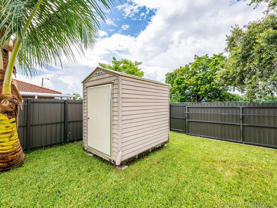 Vendido Recientemente: $525,000 (4 camas, 2 baños, 1874 Pies cuadrados)