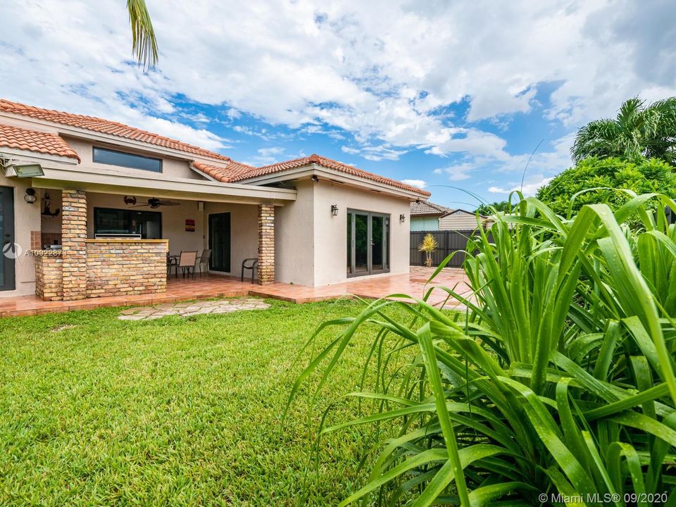 Vendido Recientemente: $525,000 (4 camas, 2 baños, 1874 Pies cuadrados)
