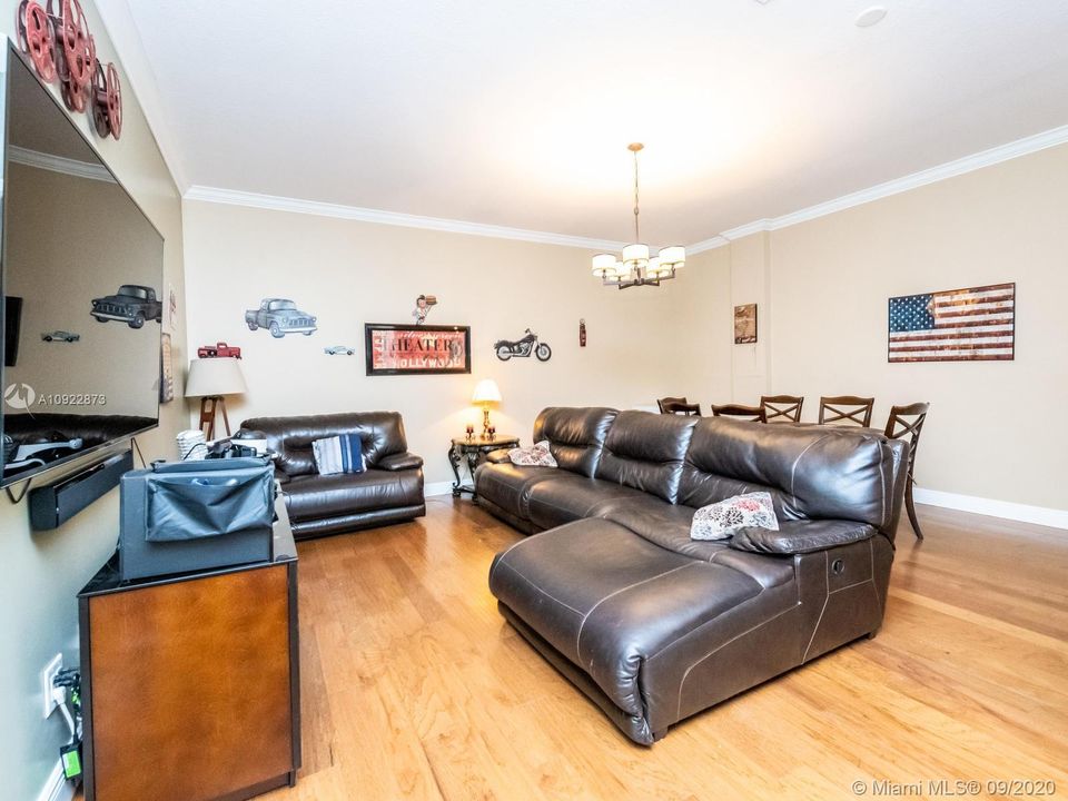 Vendido Recientemente: $525,000 (4 camas, 2 baños, 1874 Pies cuadrados)