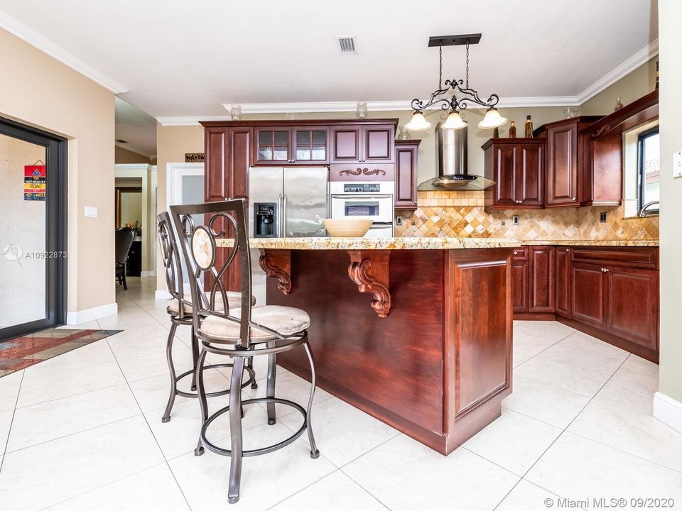 Vendido Recientemente: $525,000 (4 camas, 2 baños, 1874 Pies cuadrados)