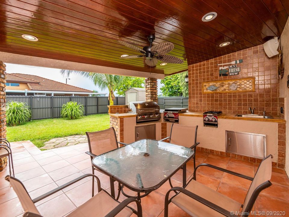Vendido Recientemente: $525,000 (4 camas, 2 baños, 1874 Pies cuadrados)