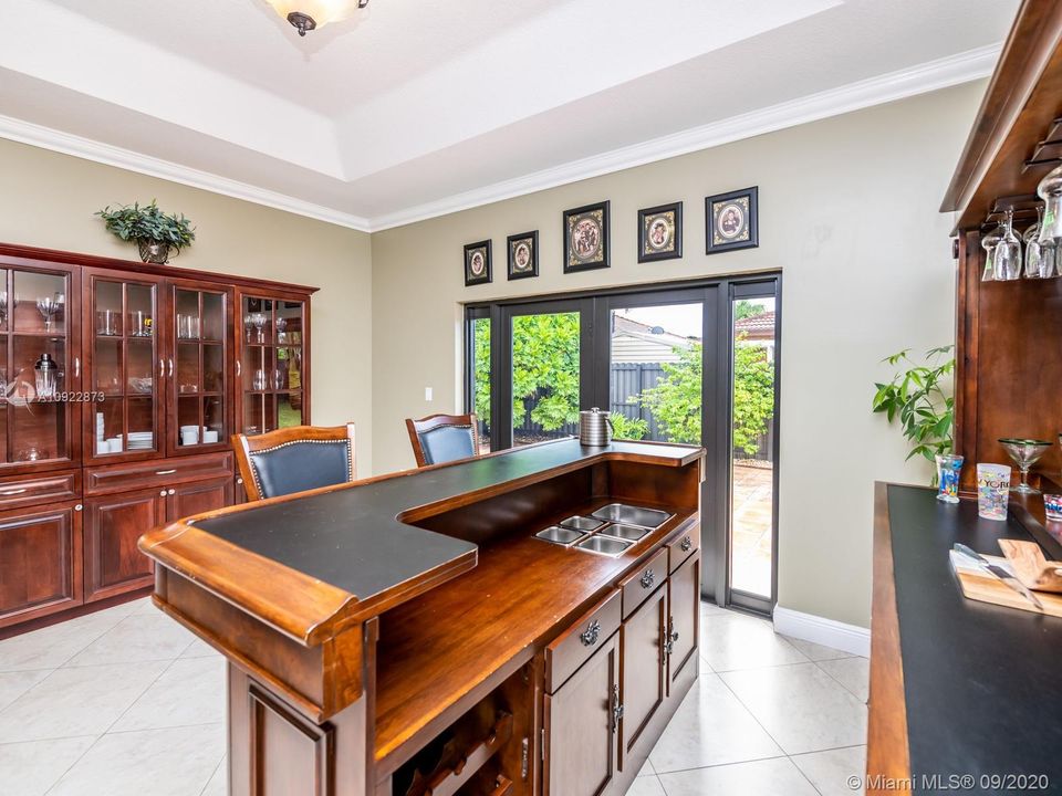 Vendido Recientemente: $525,000 (4 camas, 2 baños, 1874 Pies cuadrados)