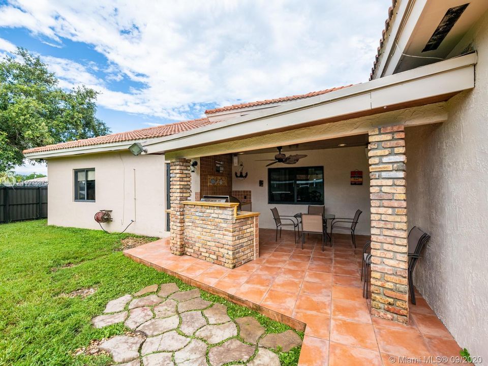 Vendido Recientemente: $525,000 (4 camas, 2 baños, 1874 Pies cuadrados)