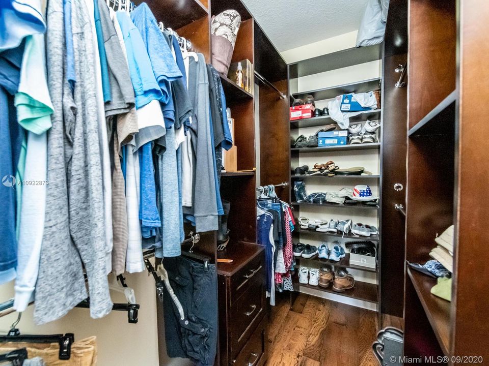 Vendido Recientemente: $525,000 (4 camas, 2 baños, 1874 Pies cuadrados)