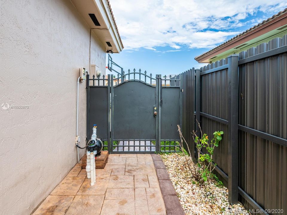Vendido Recientemente: $525,000 (4 camas, 2 baños, 1874 Pies cuadrados)