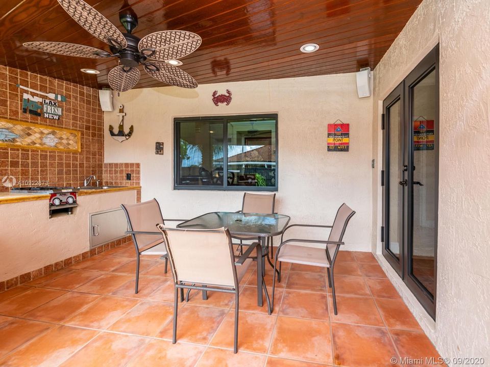 Vendido Recientemente: $525,000 (4 camas, 2 baños, 1874 Pies cuadrados)