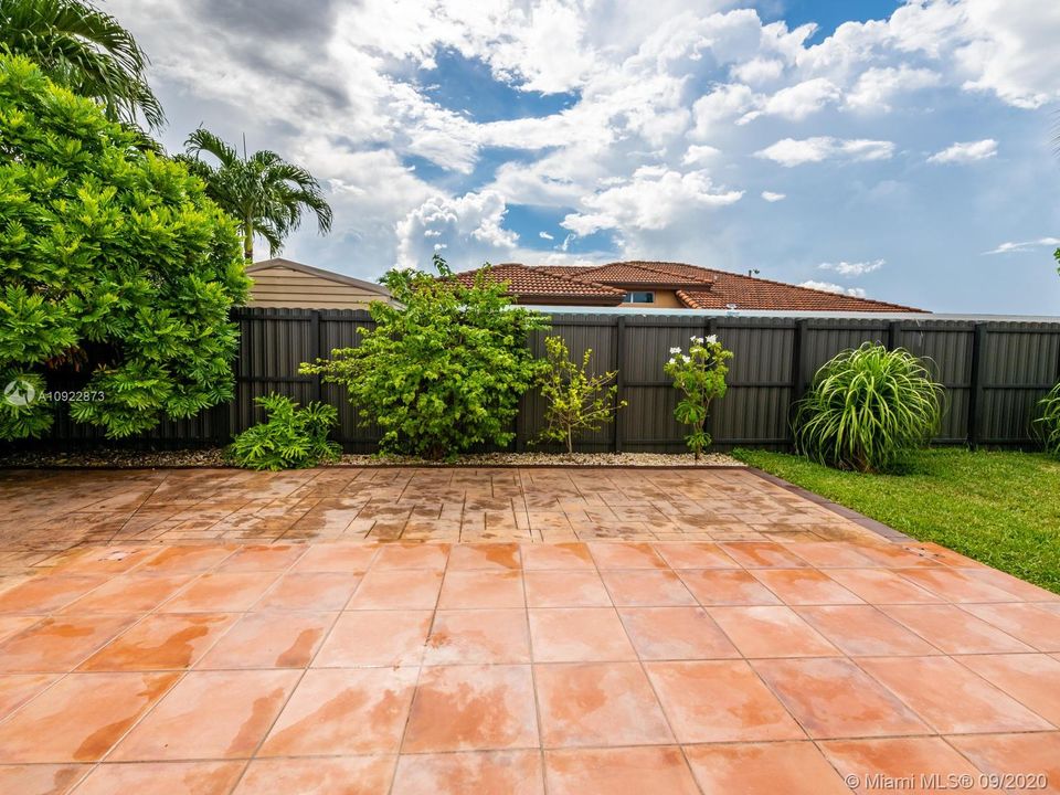 Vendido Recientemente: $525,000 (4 camas, 2 baños, 1874 Pies cuadrados)