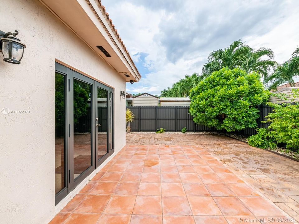 Vendido Recientemente: $525,000 (4 camas, 2 baños, 1874 Pies cuadrados)