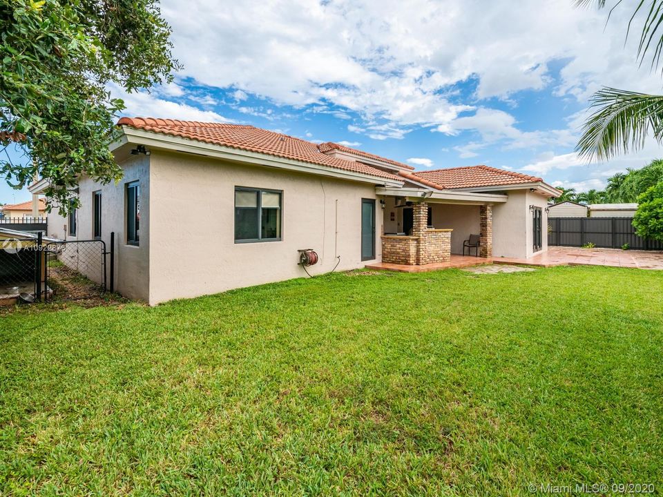 Vendido Recientemente: $525,000 (4 camas, 2 baños, 1874 Pies cuadrados)