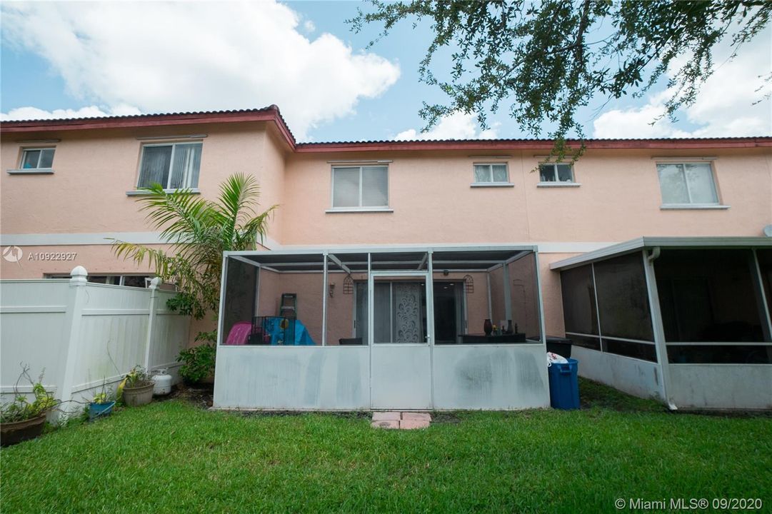 Vendido Recientemente: $279,000 (3 camas, 2 baños, 1361 Pies cuadrados)