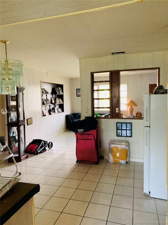 Vendido Recientemente: $270,000 (4 camas, 2 baños, 2040 Pies cuadrados)