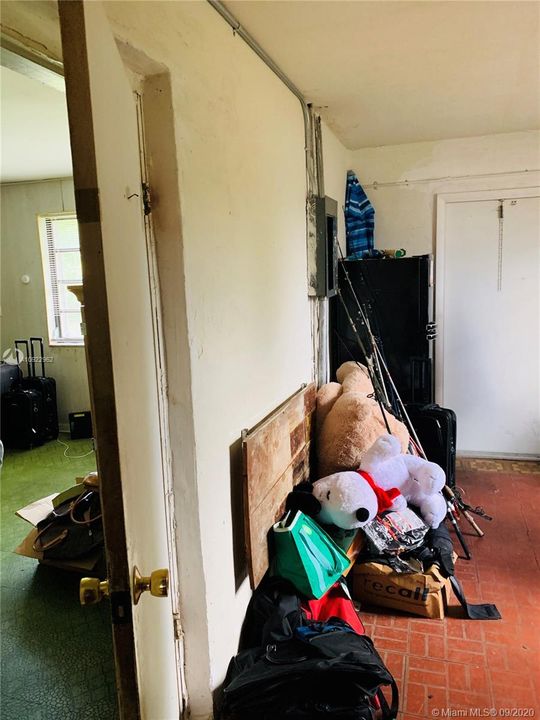 Vendido Recientemente: $270,000 (4 camas, 2 baños, 2040 Pies cuadrados)
