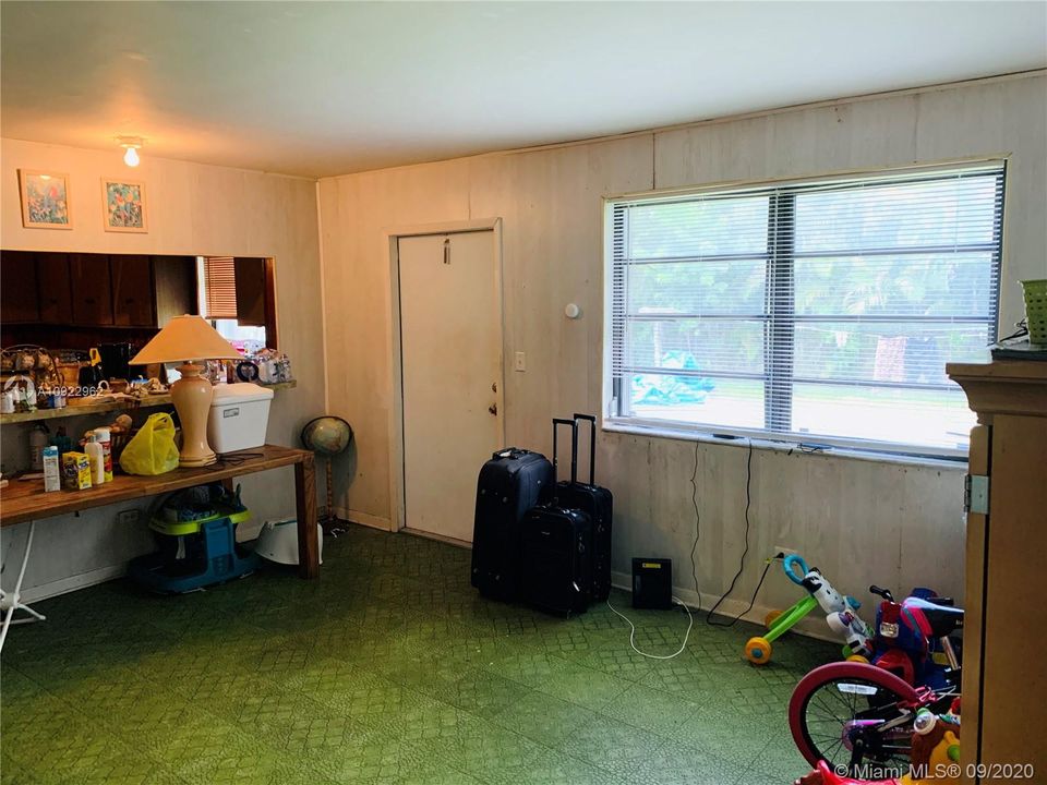 Vendido Recientemente: $270,000 (4 camas, 2 baños, 2040 Pies cuadrados)