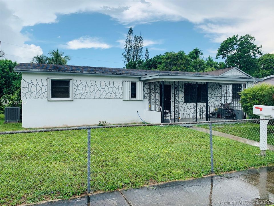 Vendido Recientemente: $270,000 (4 camas, 2 baños, 2040 Pies cuadrados)