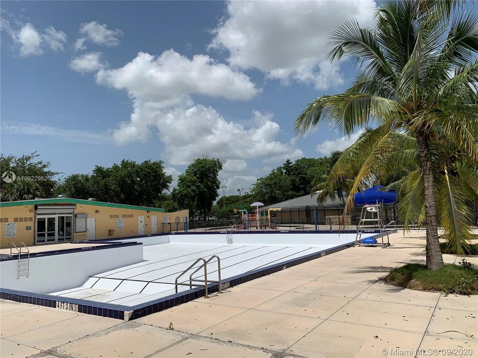 Vendido Recientemente: $270,000 (4 camas, 2 baños, 2040 Pies cuadrados)