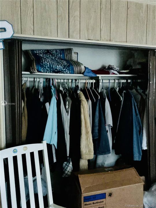 Vendido Recientemente: $270,000 (4 camas, 2 baños, 2040 Pies cuadrados)