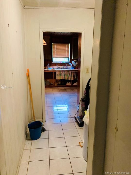 Vendido Recientemente: $270,000 (4 camas, 2 baños, 2040 Pies cuadrados)