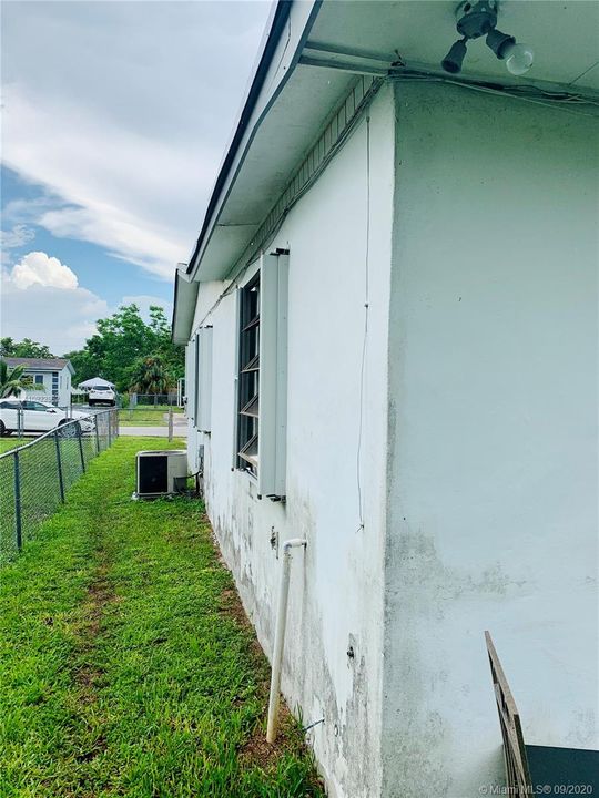 Vendido Recientemente: $270,000 (4 camas, 2 baños, 2040 Pies cuadrados)