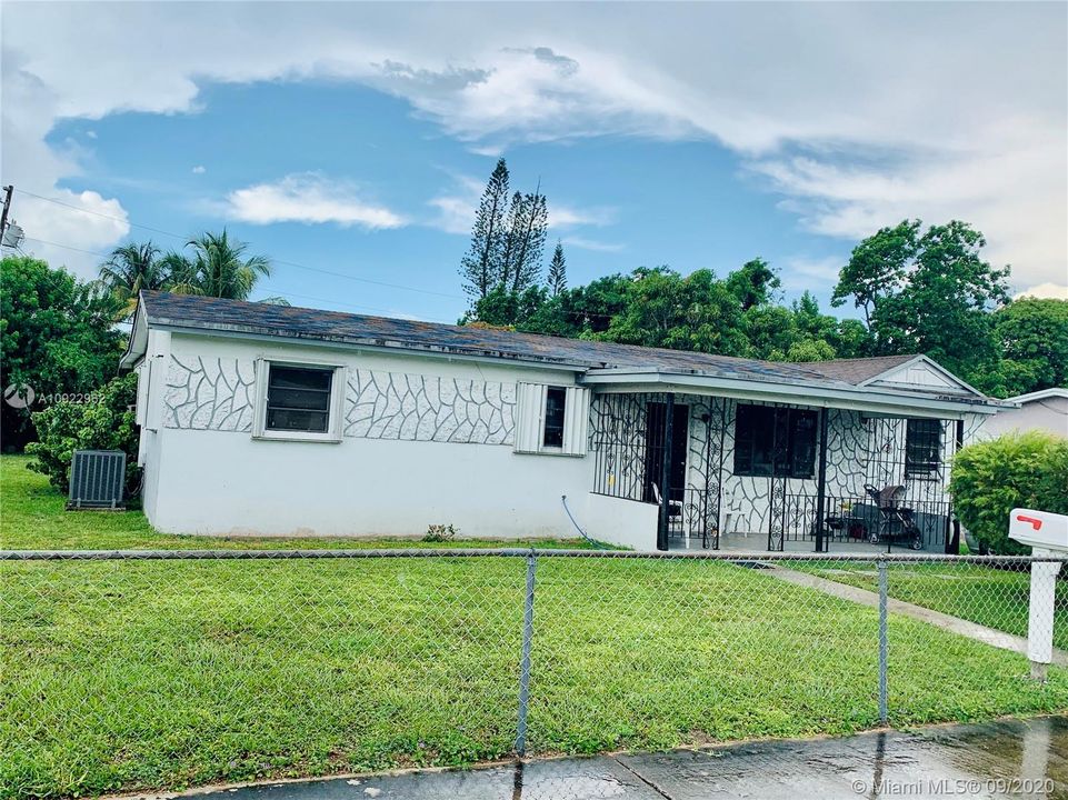 Vendido Recientemente: $270,000 (4 camas, 2 baños, 2040 Pies cuadrados)