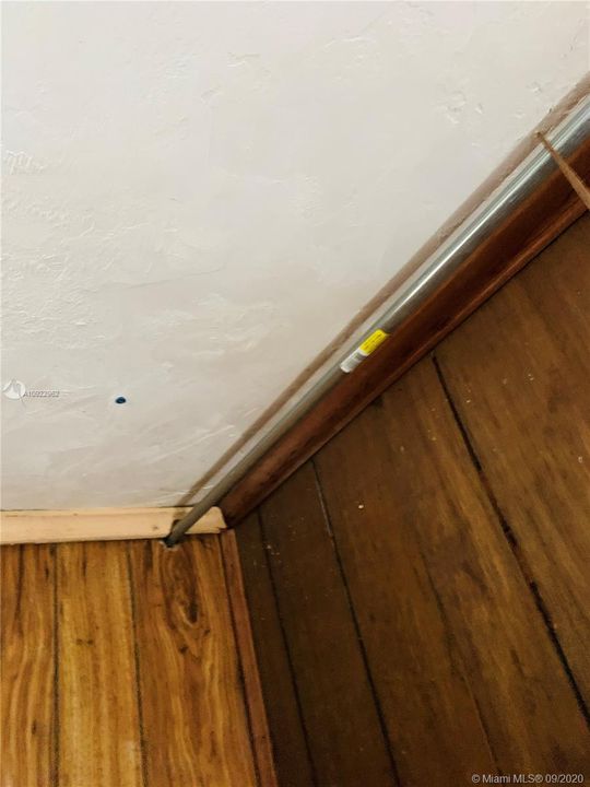 Vendido Recientemente: $270,000 (4 camas, 2 baños, 2040 Pies cuadrados)
