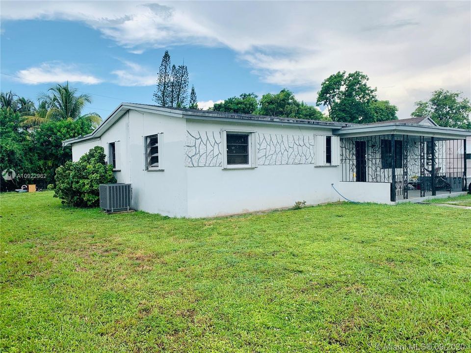 Vendido Recientemente: $270,000 (4 camas, 2 baños, 2040 Pies cuadrados)