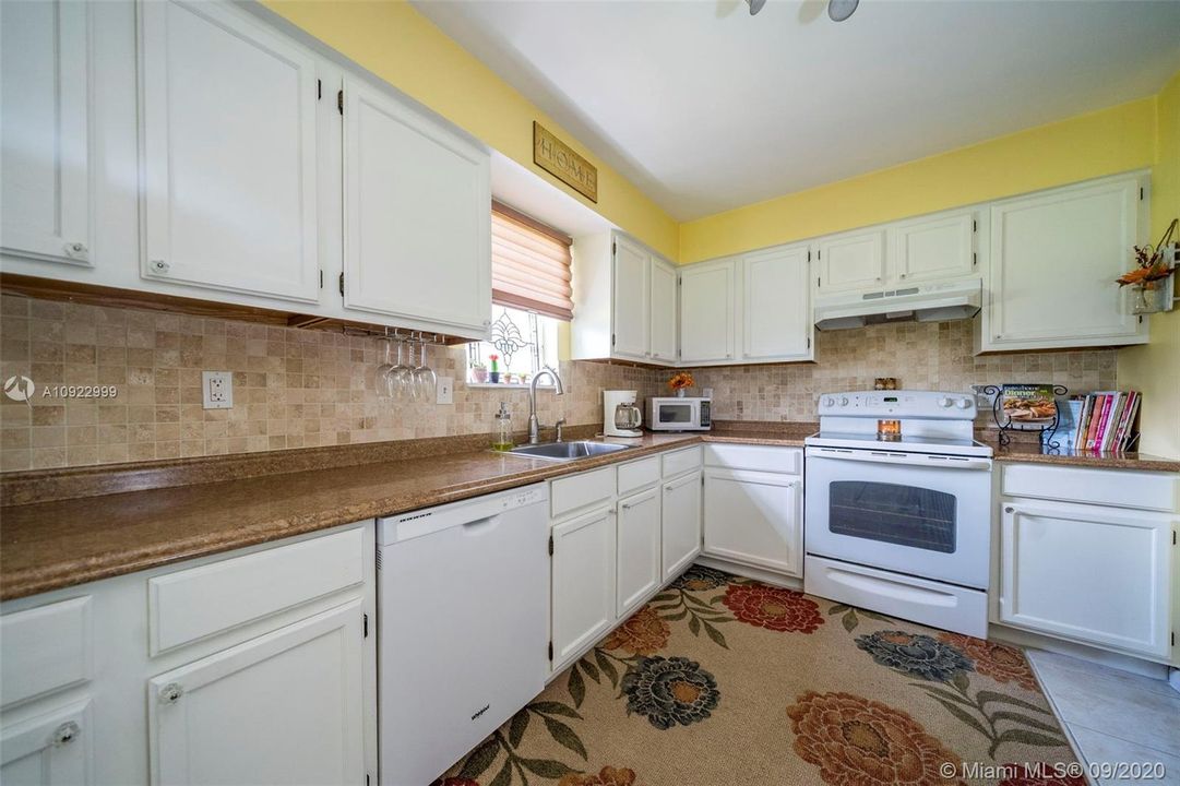 Vendido Recientemente: $225,000 (3 camas, 2 baños, 1178 Pies cuadrados)