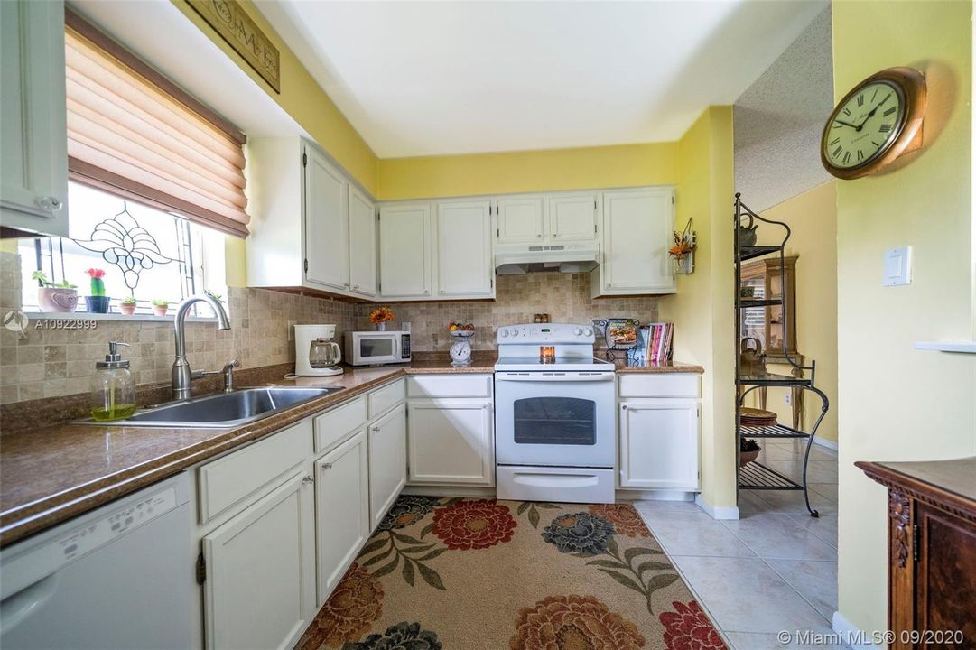 Vendido Recientemente: $225,000 (3 camas, 2 baños, 1178 Pies cuadrados)