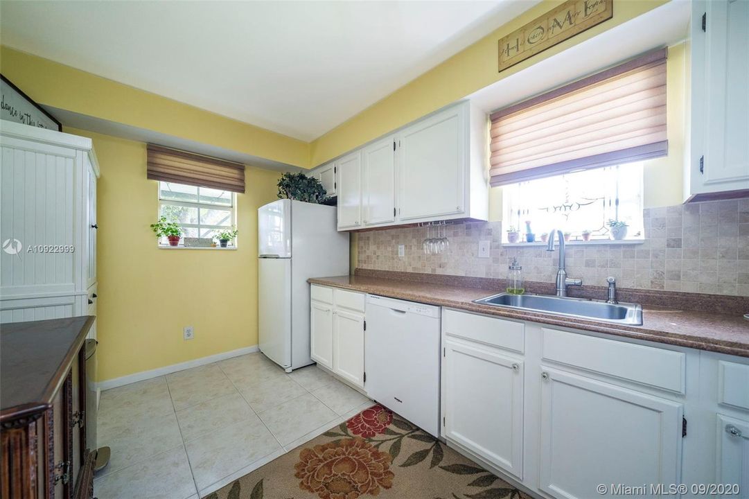 Vendido Recientemente: $225,000 (3 camas, 2 baños, 1178 Pies cuadrados)
