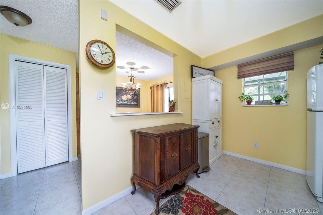 Vendido Recientemente: $225,000 (3 camas, 2 baños, 1178 Pies cuadrados)