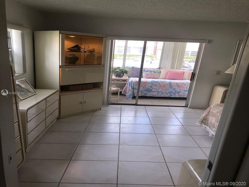 Recently Sold: $58,500 (1 beds, 1 baths, 760 Square Feet)