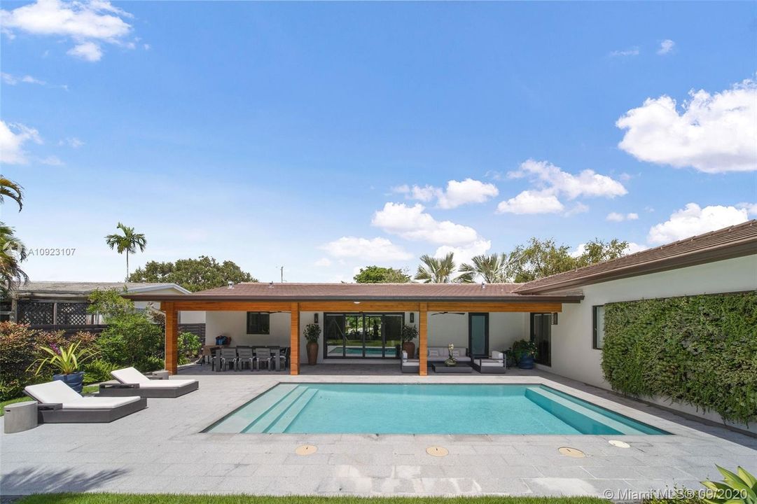 Recently Sold: $939,000 (3 beds, 2 baths, 2108 Square Feet)