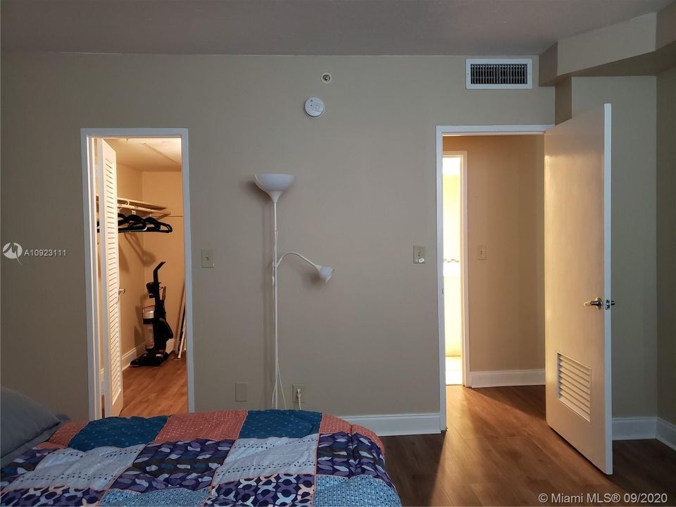 Recently Rented: $1,550 (1 beds, 1 baths, 883 Square Feet)