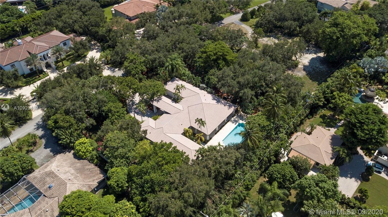 Vendido Recientemente: $1,800,000 (5 camas, 4 baños, 4369 Pies cuadrados)