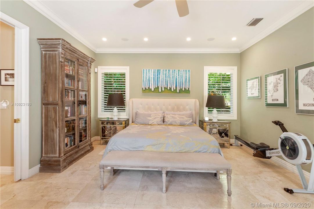 Vendido Recientemente: $1,800,000 (5 camas, 4 baños, 4369 Pies cuadrados)