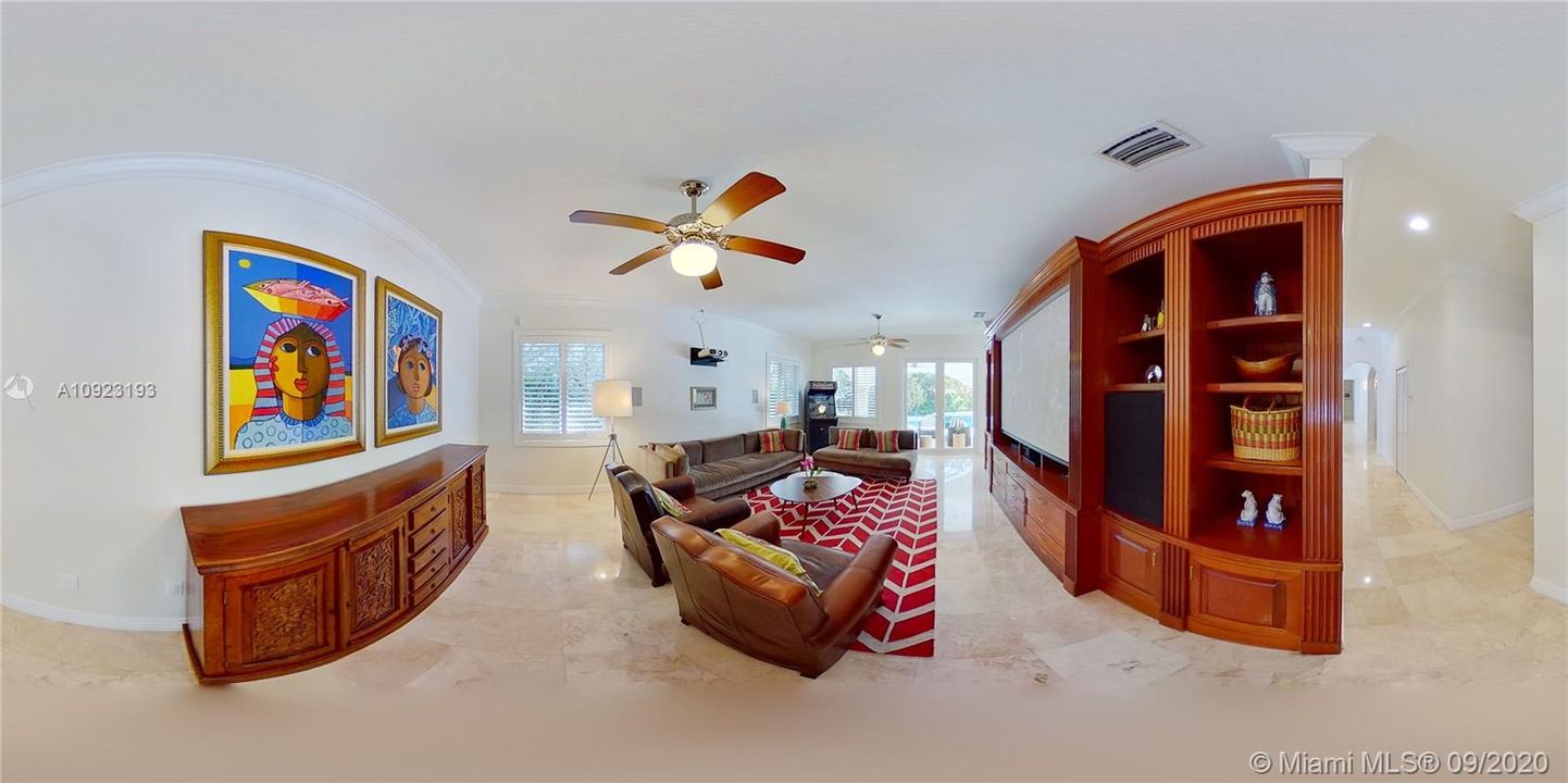 Vendido Recientemente: $1,800,000 (5 camas, 4 baños, 4369 Pies cuadrados)