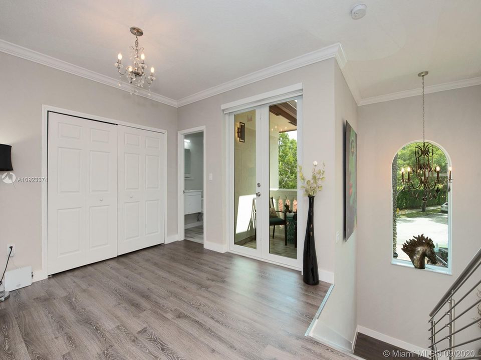 Недавно продано: $858,500 (5 спален, 4 ванн, 2957 Квадратных фут)