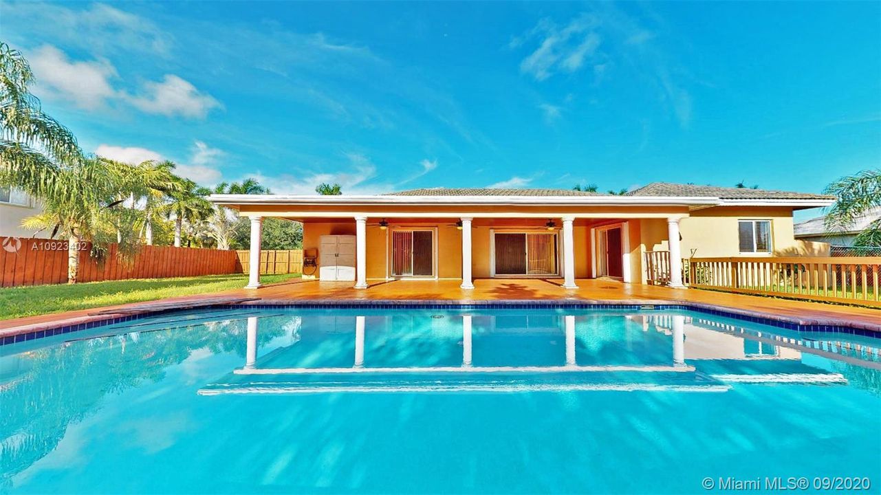 Vendido Recientemente: $475,000 (4 camas, 2 baños, 0 Pies cuadrados)
