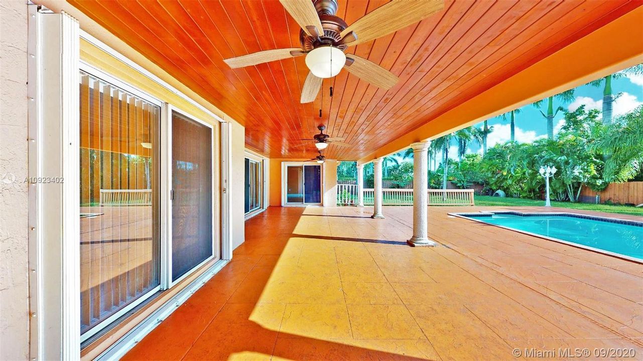 Vendido Recientemente: $475,000 (4 camas, 2 baños, 0 Pies cuadrados)