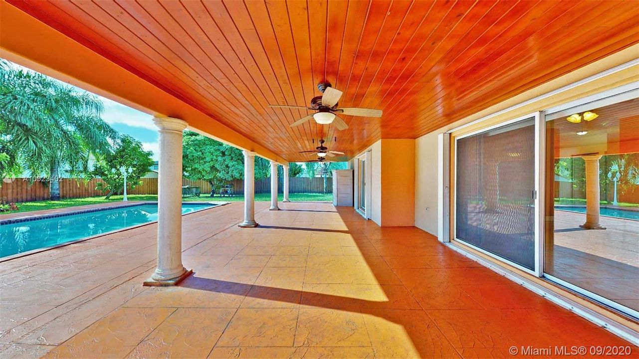 Vendido Recientemente: $475,000 (4 camas, 2 baños, 0 Pies cuadrados)
