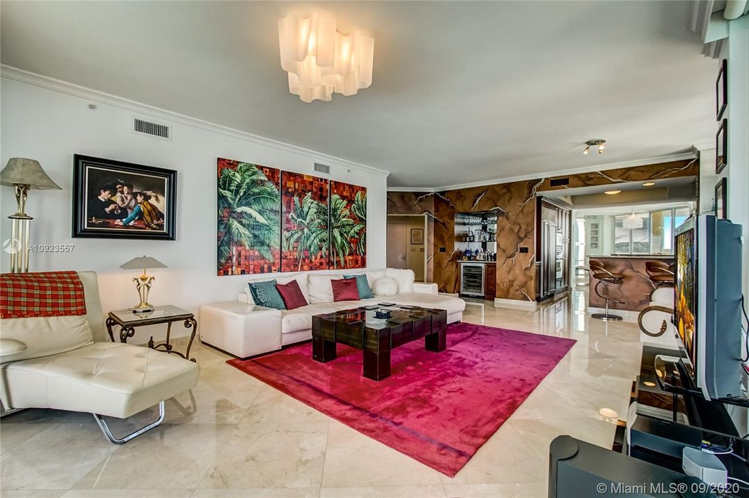 Recently Sold: $2,350,000 (3 beds, 4 baths, 2736 Square Feet)