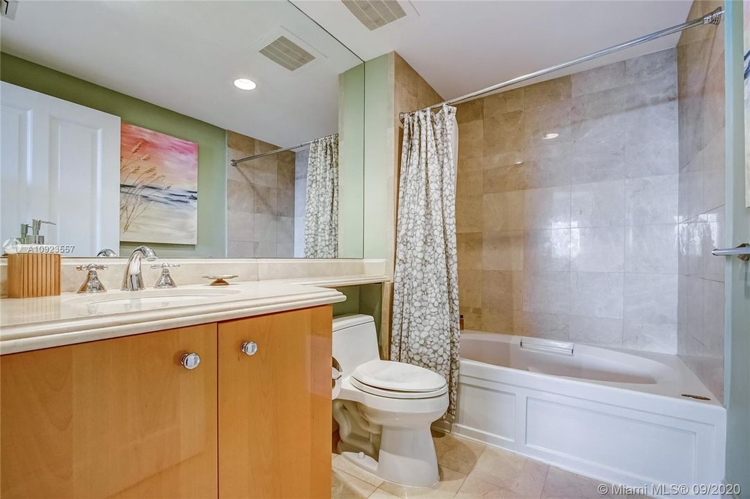 最近售出: $2,350,000 (3 贝兹, 4 浴室, 2736 平方英尺)