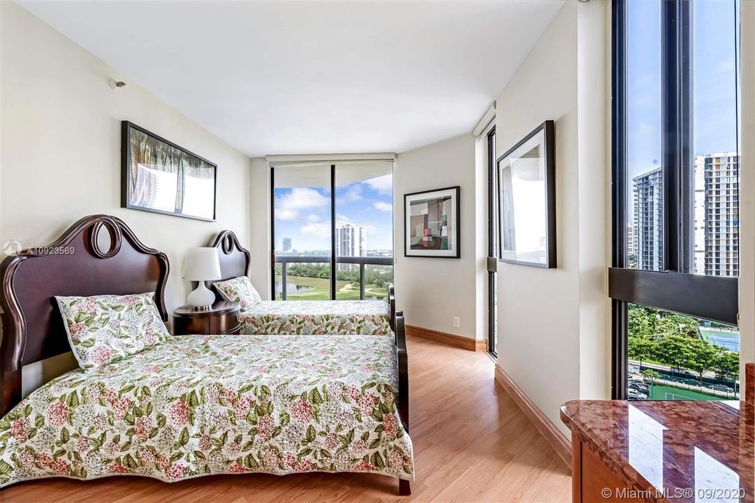 Recently Sold: $429,000 (3 beds, 2 baths, 1950 Square Feet)