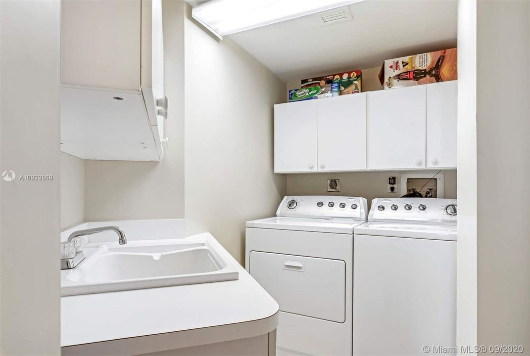 Recently Sold: $429,000 (3 beds, 2 baths, 1950 Square Feet)