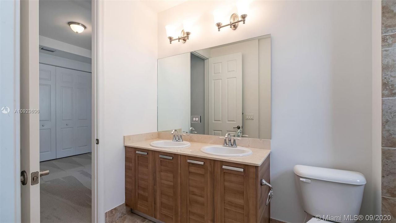 Недавно арендовано: $3,900 (3 спален, 3 ванн, 2438 Квадратных фут)