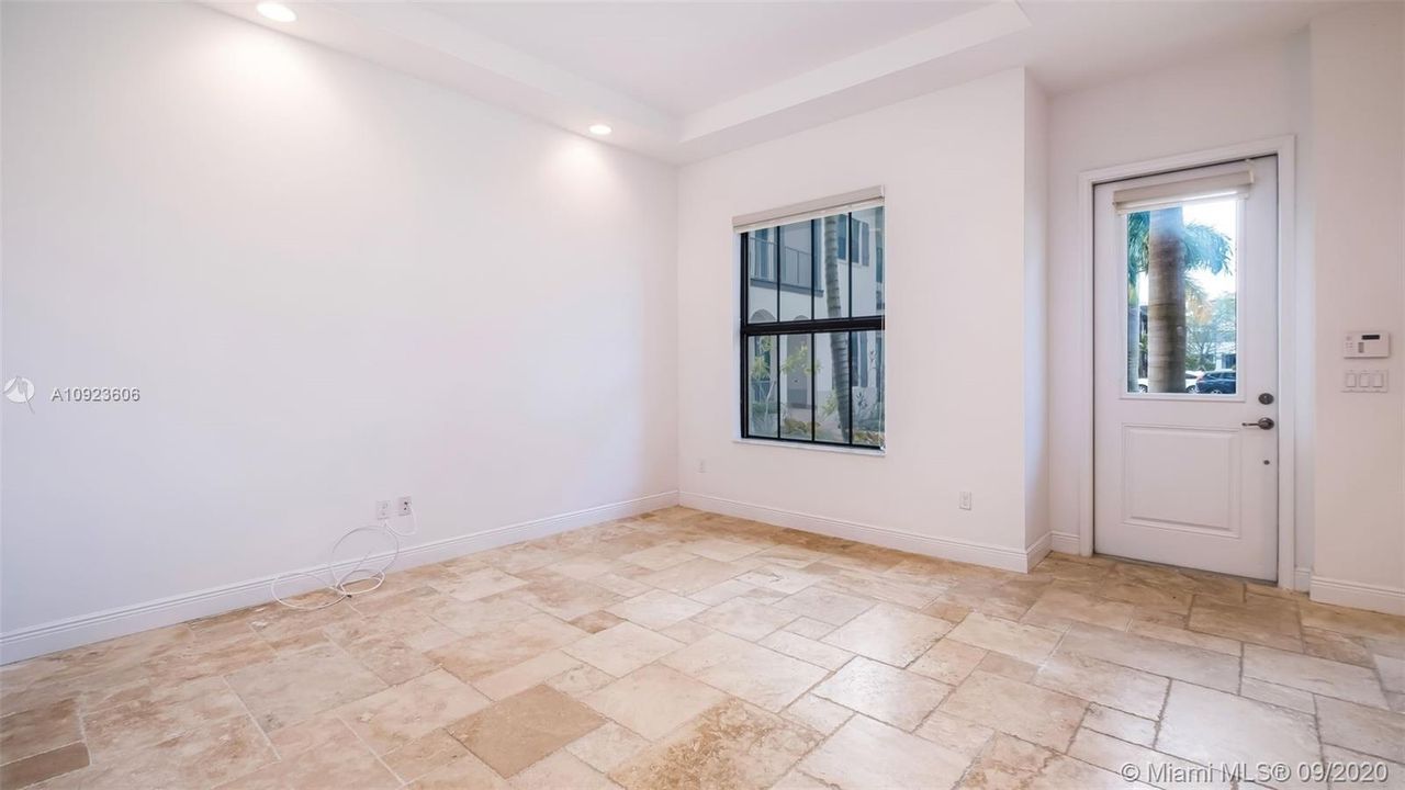 Недавно арендовано: $3,900 (3 спален, 3 ванн, 2438 Квадратных фут)