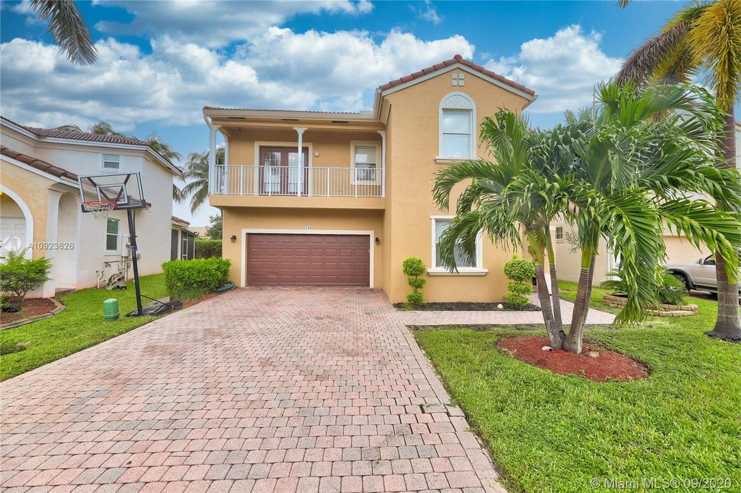 Недавно продано: $449,000 (4 спален, 3 ванн, 2512 Квадратных фут)