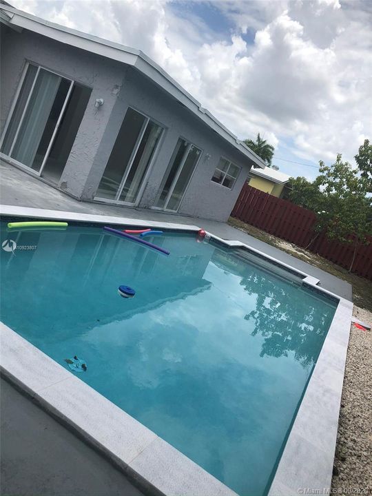 Недавно продано: $365,000 (3 спален, 2 ванн, 1602 Квадратных фут)